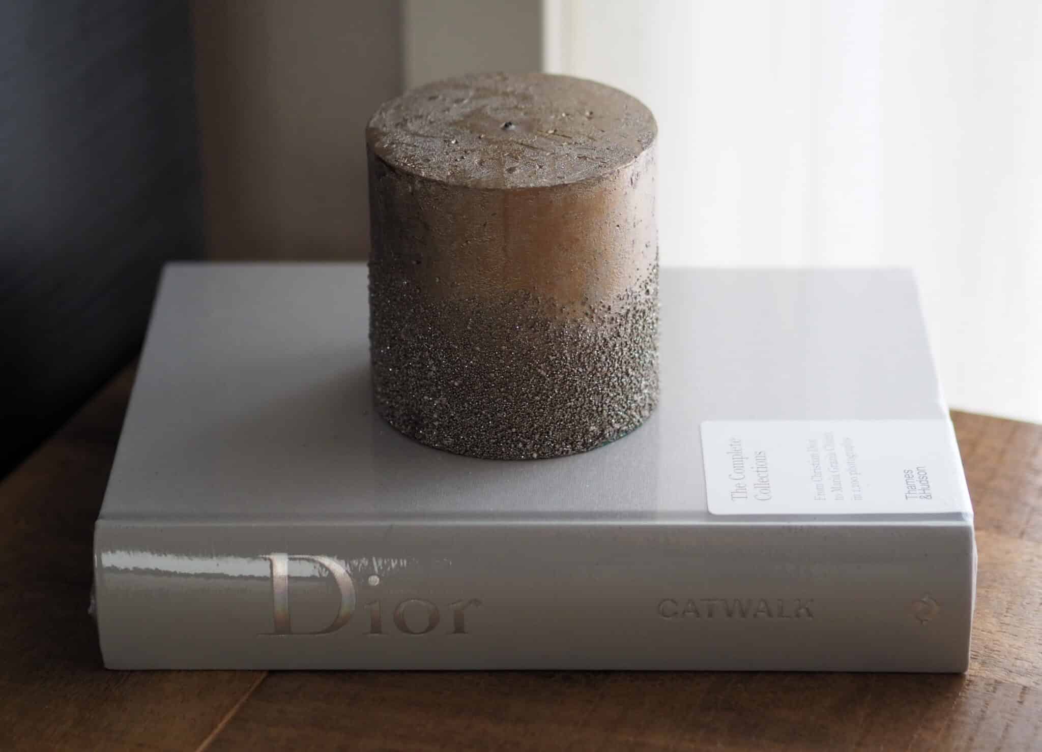 luxe-taupe-glitter-stompkaars-met-bewerkingen-Ø10cm