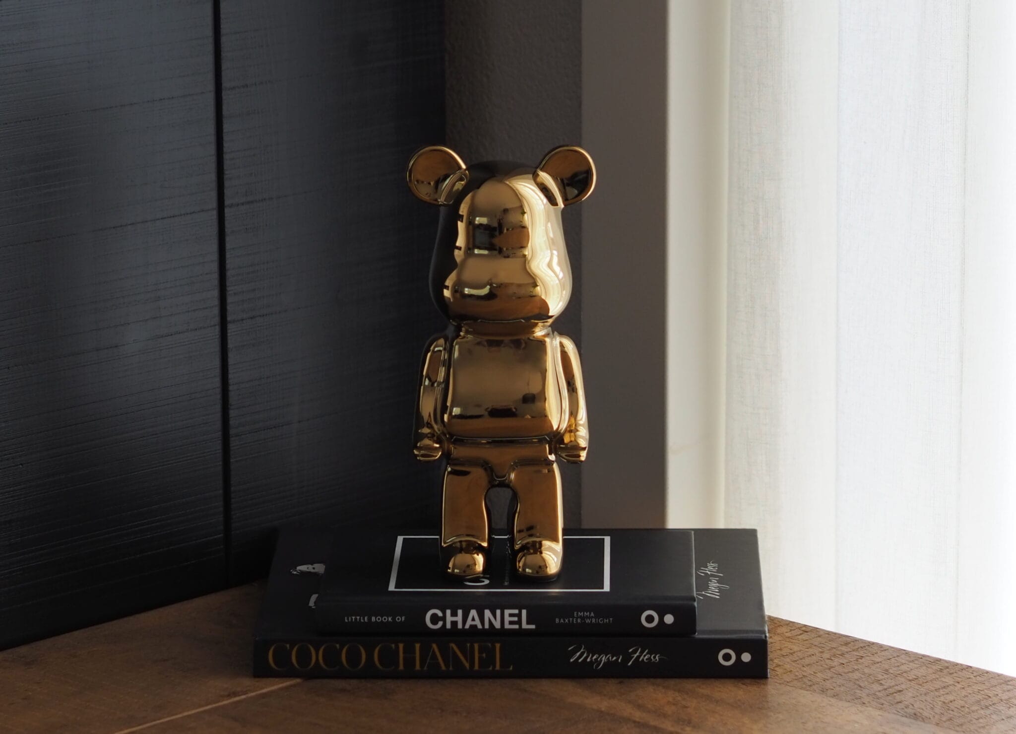 Beren beeld keramiek gold