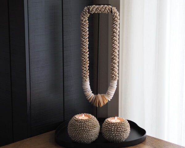 Luxe schelpenketting op standaard
